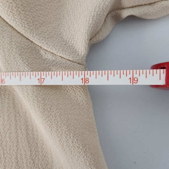 Elegant Cream Women's Top, Size 2 - Picture 5 of 6